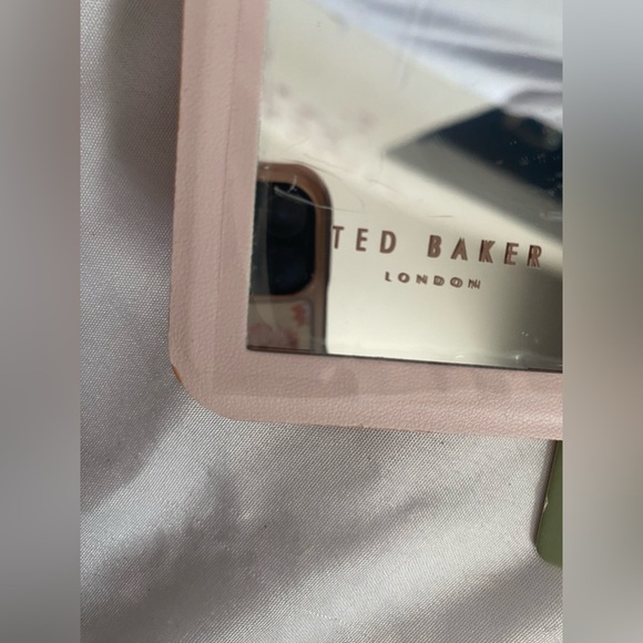 Ted Baker I phone gold tone / gold sparkle case new - Picture 5 of 5